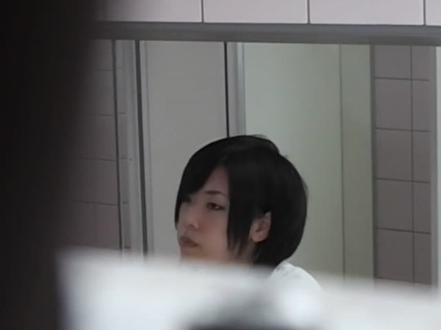 特攻队牛逼坑神潜入大学校园女厕所