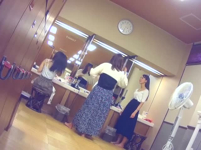 12月新流出温泉洗浴中心女宾部换衣室
