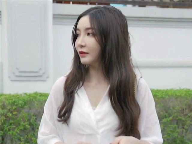 大白天马路上约到的女神范性感美女小姐姐�