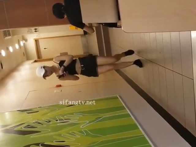  尾随跟踪多名女子偷拍上厕所