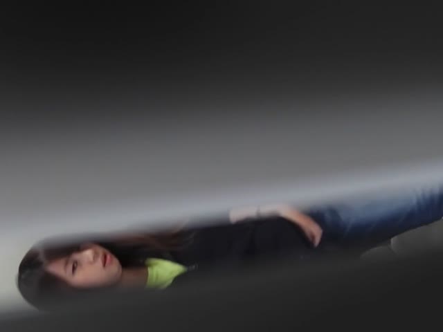 月新流出厕拍牛人潜入高校隔板女厕偷拍