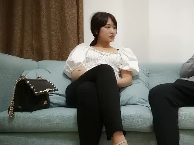 小伙2100元网约气质外围美女�