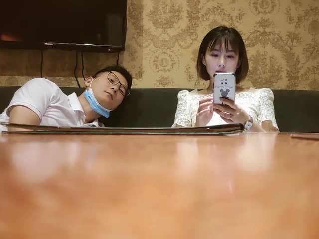 【召唤师换妻探花】，真实良家夫妻交换�