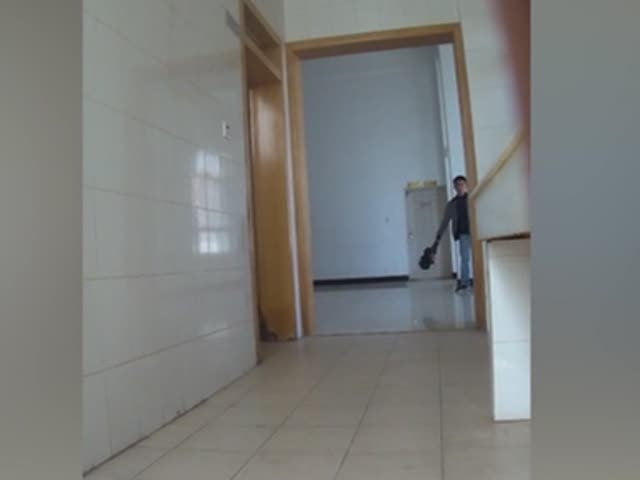 学生MM厕所跟拍