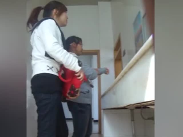 学生MM厕所跟拍