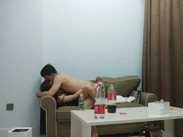 大屁股抱起来猛操转战床上尽情输出舒服了