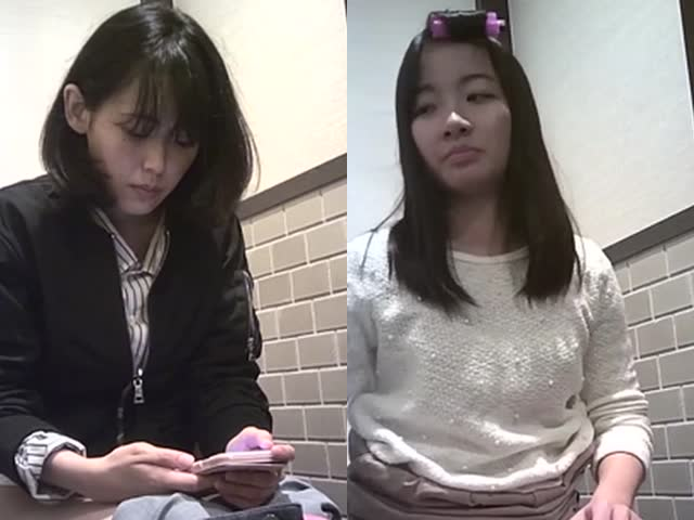一边自慰摸了一手淫水 
