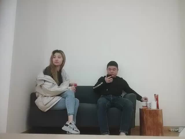 170CM大长腿牛仔裤美妞,有点骚坐在身上扭动屁股�
