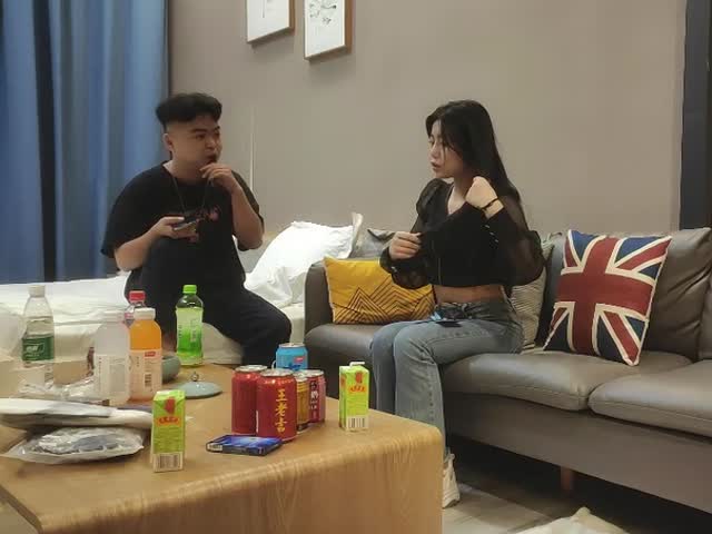 约兼职学生妹,女仆装超可爱�
