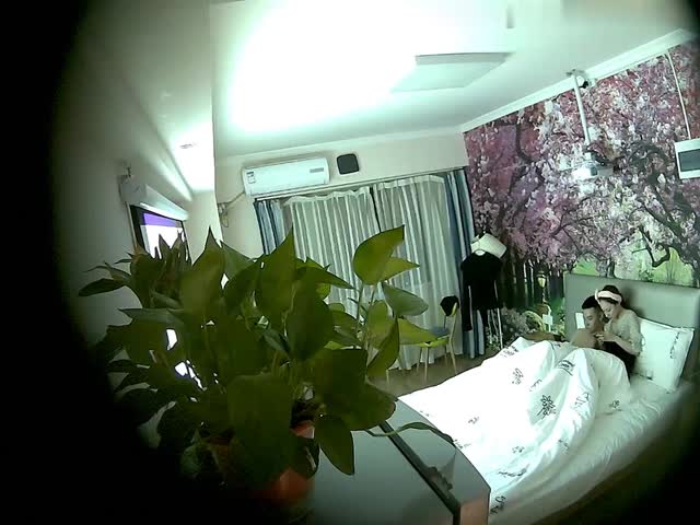 高质量酒店偷拍情侣开房�