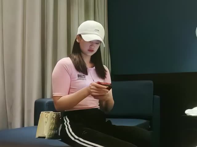 探花界打桩机,25对大长腿小少妇,深夜来相会�