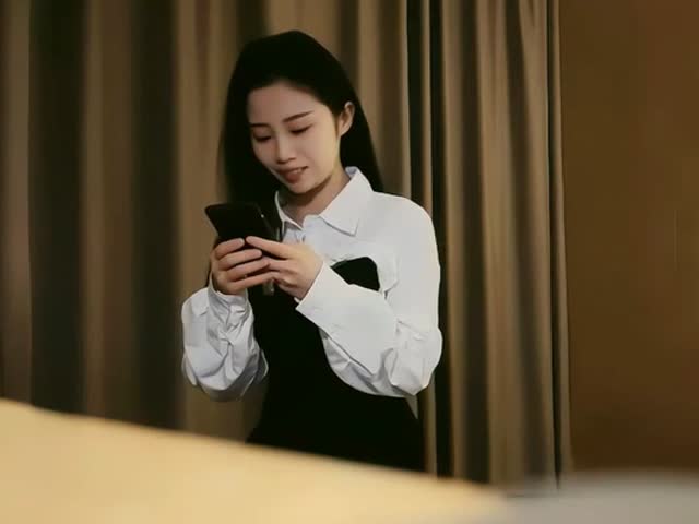 清秀极品妹子约到酒店,脱掉衣服后身材十分不错�