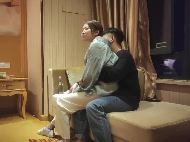 再约良家珠宝女,吃完饭带回酒店操逼�