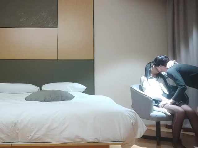 开发探索约JK装短裙黑丝极品女神