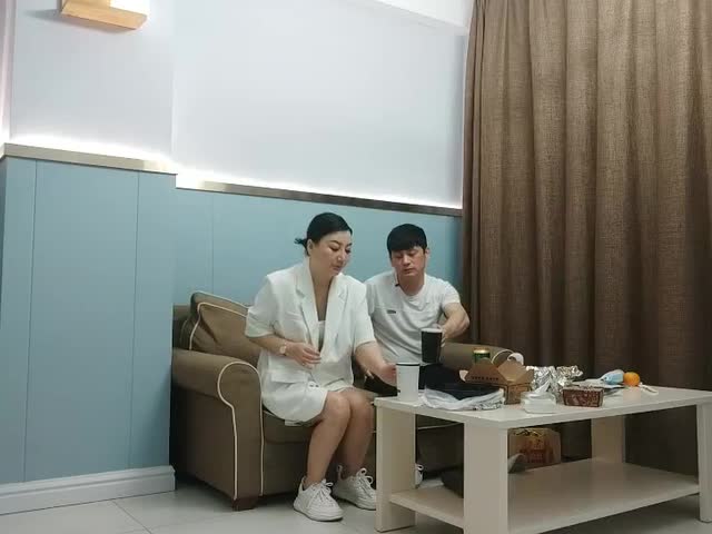达人网聊良家人妻,约出来操逼…�