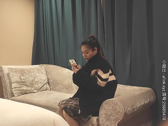 【伟哥探花】网约气质美女 很快就脱光急着想要填满骚逼，女上位�
