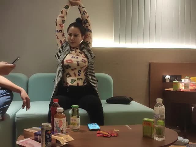 和小胖吻的死去活来的熟女老阿姨,问有没有你初恋的女友的感觉�