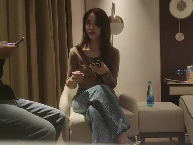大圈高端,大长腿甜美靓女,你骚不骚,骑乘掰开屁股就是操�