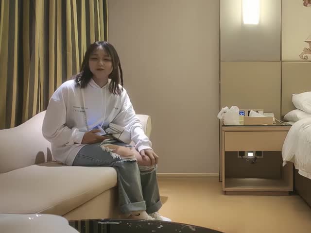 超清设备偷拍,高端外围场,小马哥约操甜美巨乳学生妹,一对大奶子狂甩�