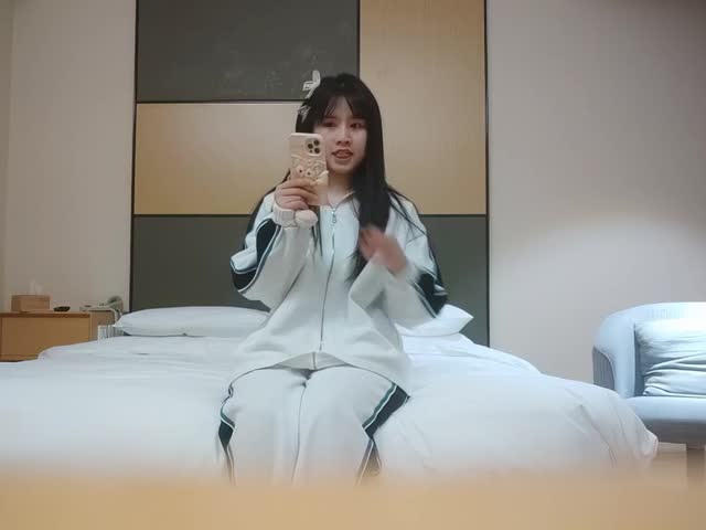 【开发探索】，大胸萝莉妹妹，刚换了最新iPhone好开心�