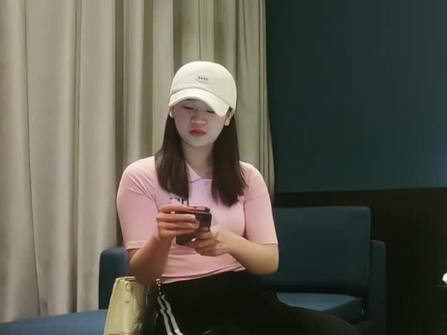 探花界打桩机,25对大长腿小少妇,深夜来相会�
