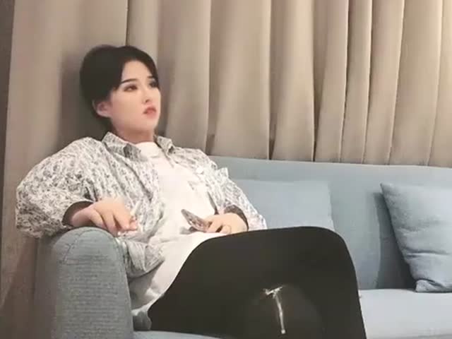 九分颜值气质冷艳美女,花臂腿上纹身,大屌哥喜欢的很�
