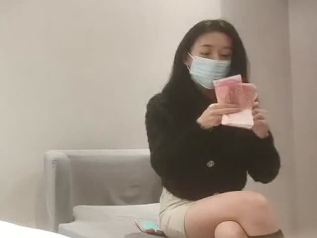 深夜约漂亮妹子,女的太机车要狠狠操�