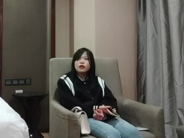 约操巨乳骚女,一线天肥穴�
