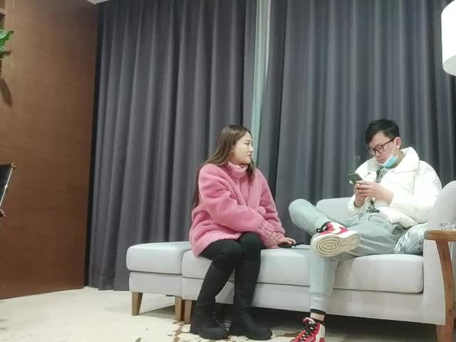 粉衣甜美系小妹,新视角沙发上操�