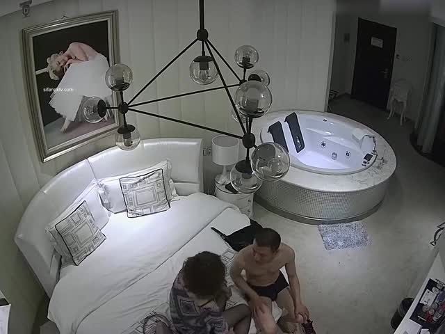 黑丝美少妇和相好酒店偷情�