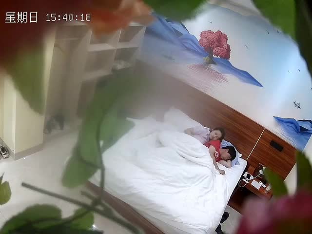 拍跑销售业务的情侣美乳眼镜女友�