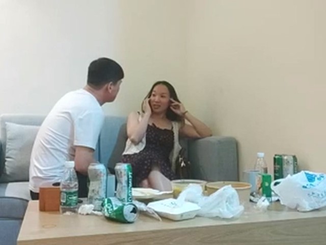 转战床上爆操骚逼 �