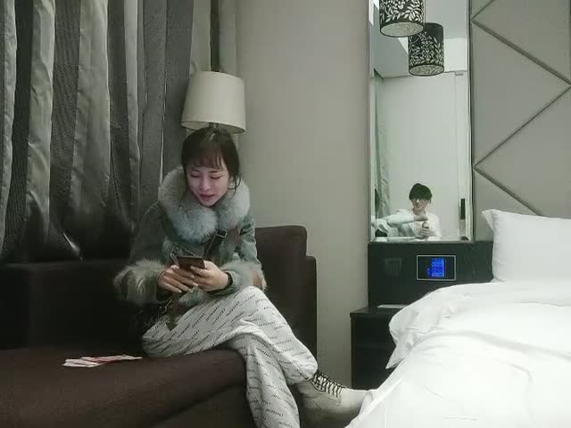 深夜网约外围妹子,脱掉衣服互摸调情,屁股磨蹭舔屌�
