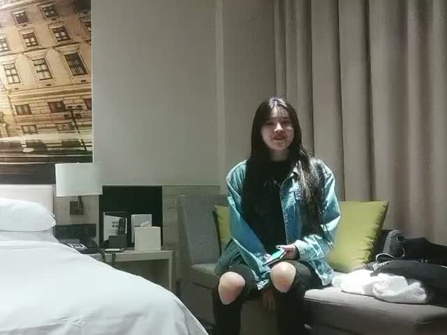换了好几个外围妹子,深夜黑衣小姐姐,镜头前深喉活很不错�