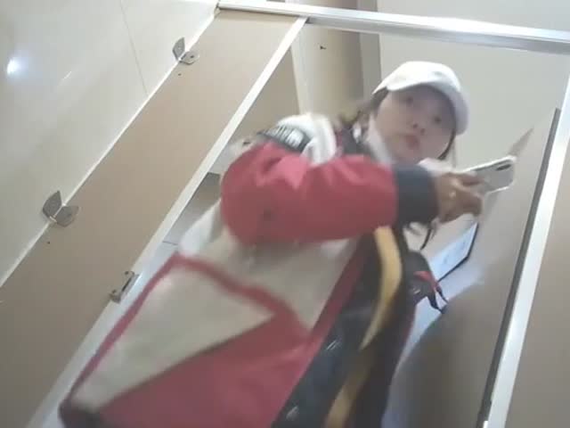 【精品厕拍】商场女厕双镜头露脸偷拍2
