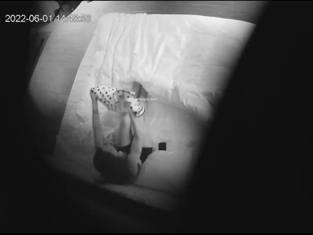 胖哥中午偷情良家少妇女上位�