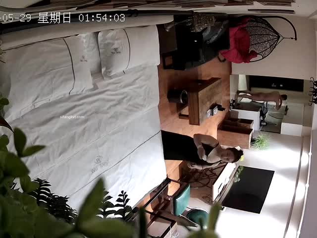 健壮哥和兄弟媳妇开房偷情�