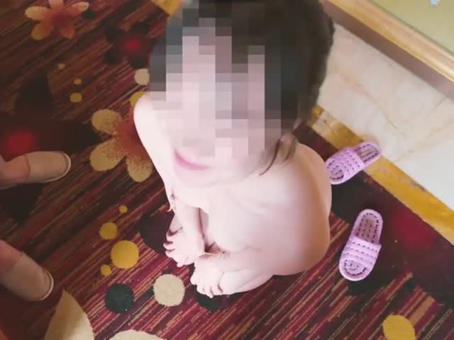大神Xriv找单男一起开发淫妻,丰臀爆操�