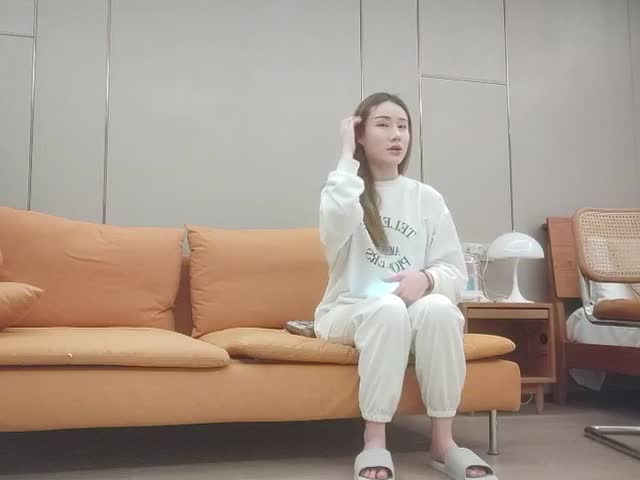大长腿极品小姐姐,穿黑丝撕裆,跪地插嘴�