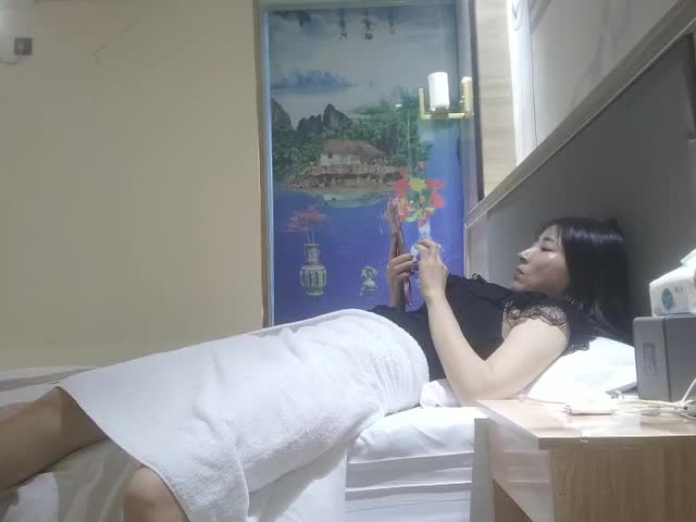 寻花偷拍-男主出征白色长裙极品少妇…�