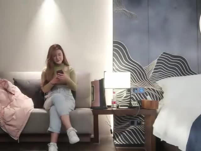 约泡飢渴的大奶少妇,穿情趣衣大跳艳舞 �