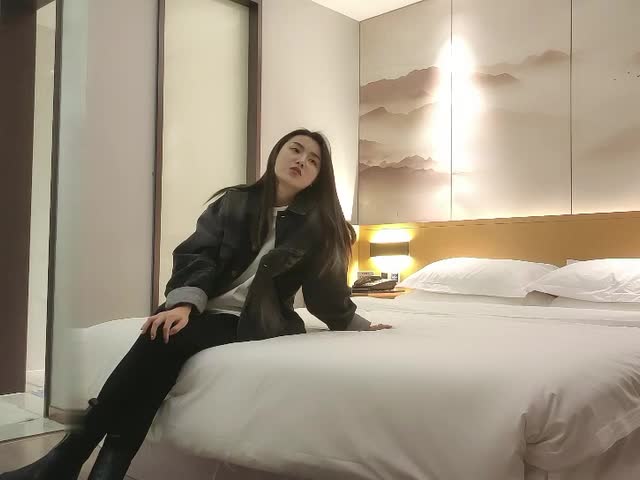 约泡身材纤细苗条的妹子,皮肤白皙滑嫩,小穴很紧水很多�