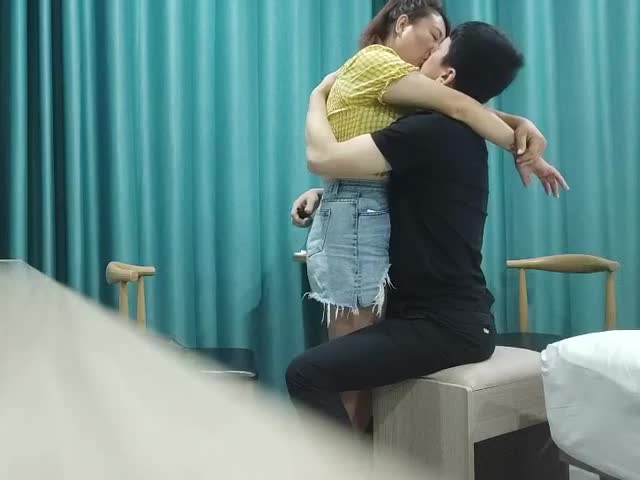 网恋达人奔现偷拍,离异人妻�