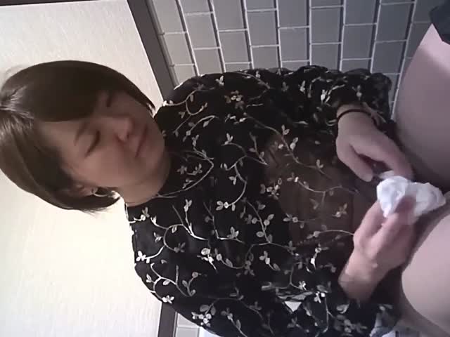 咖啡店女士公共坐厕偸拍
