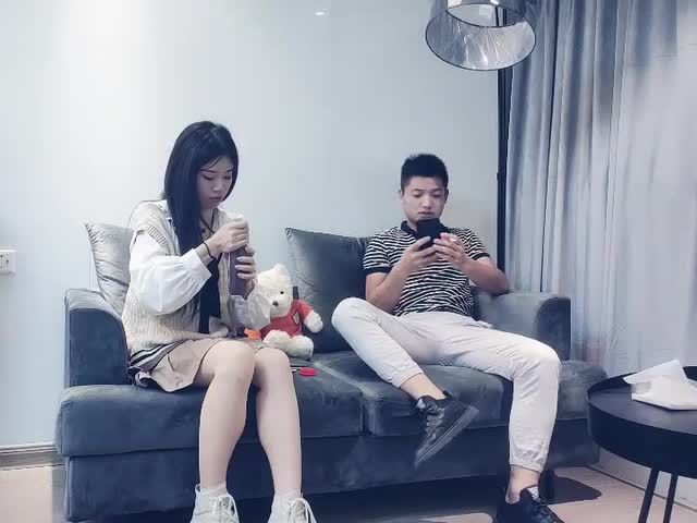 帅小伙专攻学生妹,168CM美腿小妞,笑起来舔一脸呆萌�