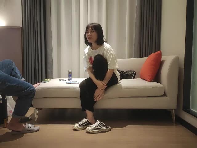 约妹看着乖乖脱衣满身纹身,后入猛操表情可见�