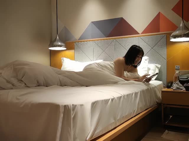 素人性爱泄密-男主出征168cm32岁肉感骚人妻…�