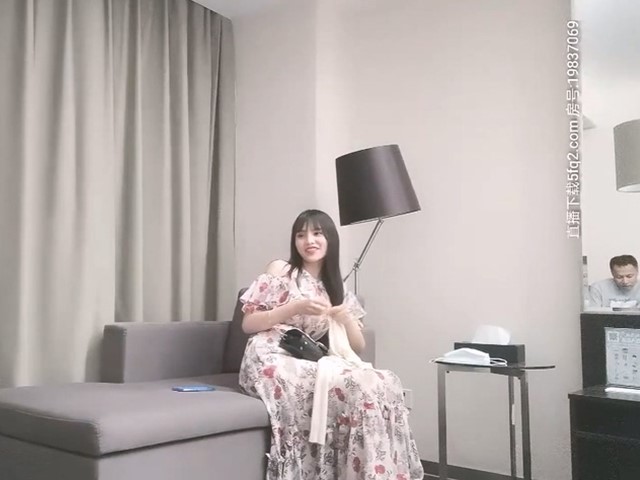 极品颜值大长腿美妞,坚挺白嫩奶子,身材很棒�