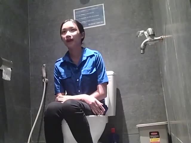 貌美年轻姑娘各种花式撒尿抖穴甩汁�