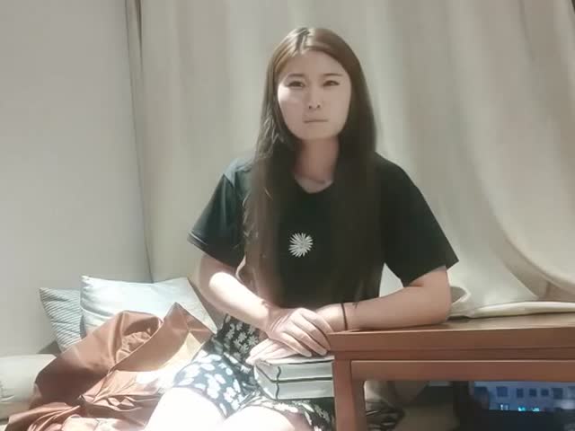 良家气息浓郁的小少妇,一把扯开内裤抠穴�
